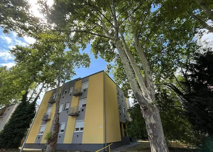 Lombkorona Apartman